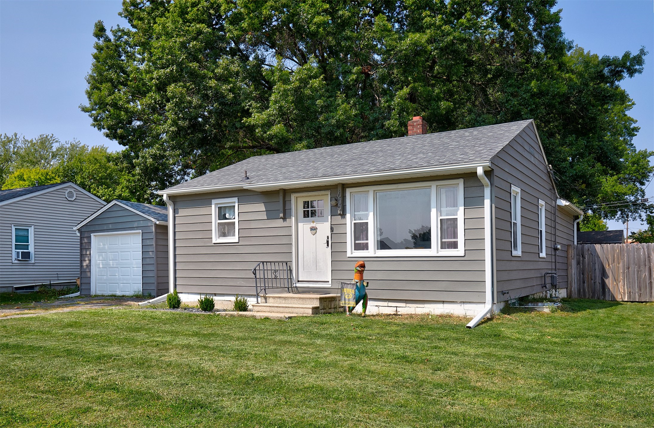 Lewis Ave, Norwalk, IA 50211