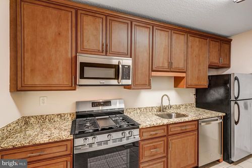 apt-303-4141 N Henderson Rd, ARLINGTON, VA, 22203-2415 | Card Image