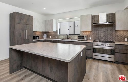 4724 N Village Court Ln, Valley Village, CA, 91607-3833 | Card Image