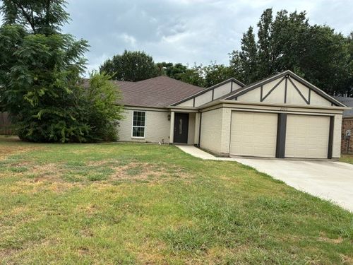 2325 Warwick Ave, Grand Prairie, TX, 75052-1311 | Card Image