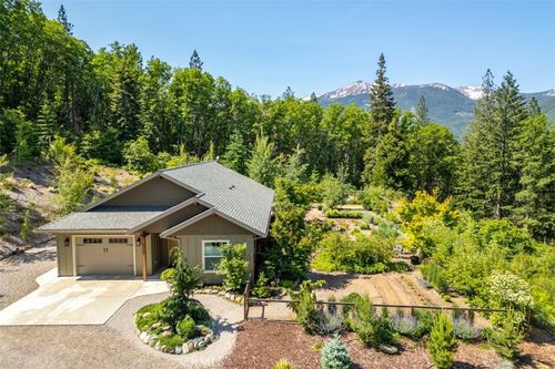9116 Rocky Rd, Weed, CA, 96094-9559 | Card Image