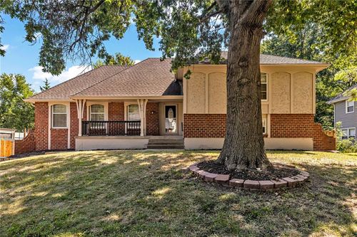 200 Ne Locust Dr, Blue Springs, MO, 64014-2353 | Card Image