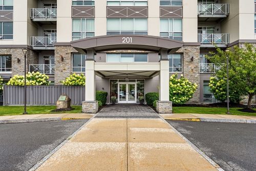 200-201 Elliott St, Beverly, MA, 01915-3059 | Card Image