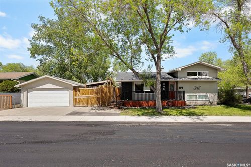 2 Pleasantview Bay, Regina, SK, S4R5H3 | Card Image