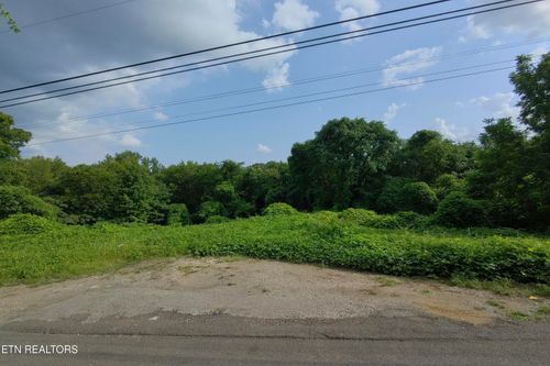 805 Beaman Lake Rd, Knoxville, TN, 37914-5717 | Card Image