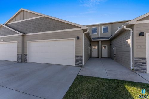 5515 S Huntwood Ave, Sioux Falls, SD, 57108-3421 | Card Image