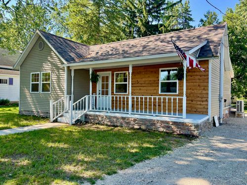 427 Cedar St, Breckenridge, MI, 48615-8509 | Card Image