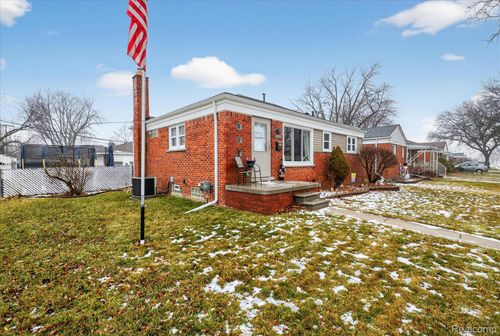 28901 Joan St, Saint Clair Shores, MI, 48081-1035 | Card Image