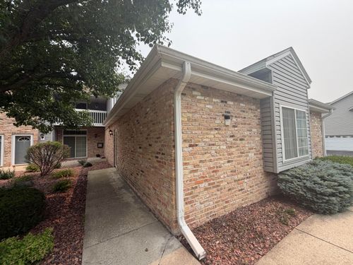 9131 S Aspen Dr, Oak Creek, WI, 53154-4453 | Card Image