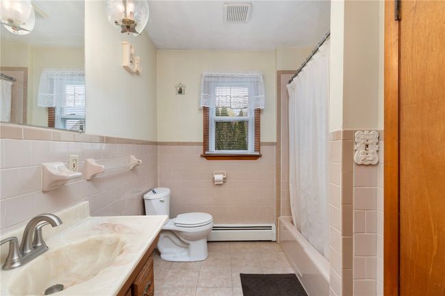 70 Silver Spring Ave, House other with 3 bedrooms, 1 bathrooms and 6 parking in Riverside RI | Image 17