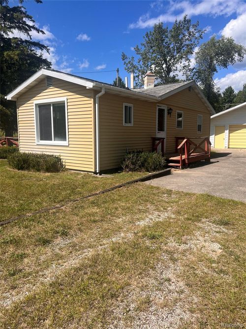 3567 Coveview, Lupton, MI, 48635-9304 | Card Image