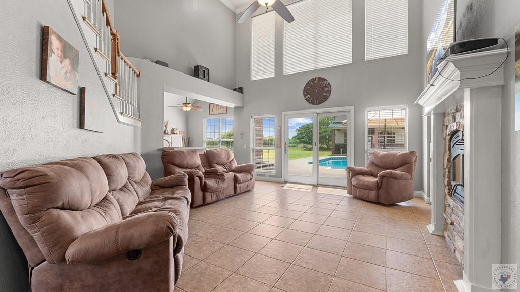 Residential in Hooks 5