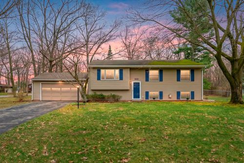 9403 Organdy St, Portage, MI, 49002-7001 | Card Image