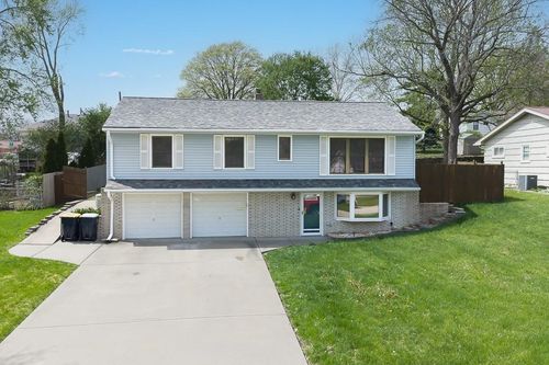 5208 N Wayne Ave, Kansas City, MO, 64118-5750 | Card Image