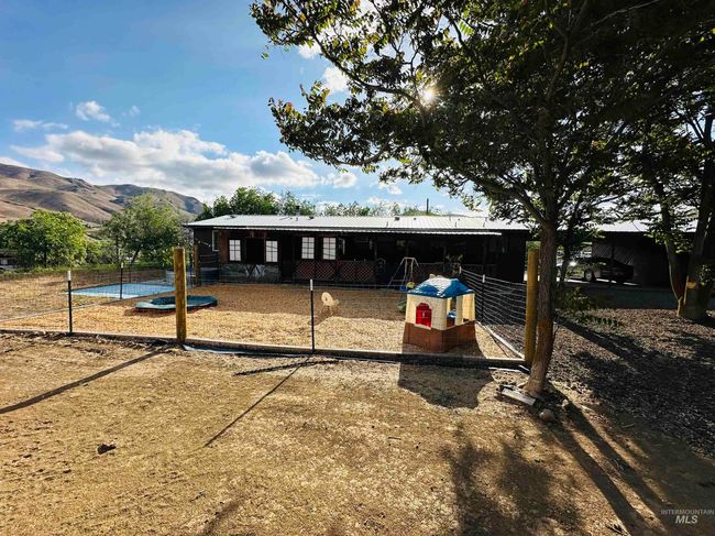 245 3 Rd St W, House other with 3 bedrooms, 2 bathrooms and 4 parking in Huntington OR | Image 23