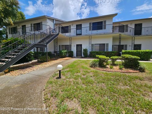 6490 River Run Blvd, Weeki Wachee, FL, 34607-4009 | Card Image