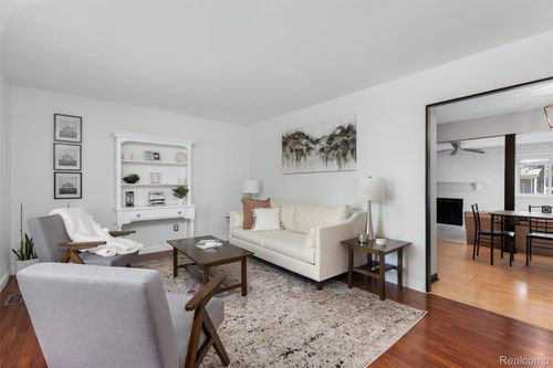 2882 Samuel Dr, Troy, MI, 48083-2458 | Card Image