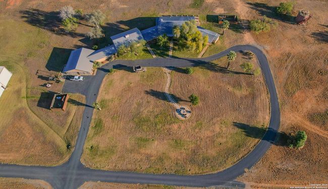 9239 Fm 133, Home with 7 bedrooms, 7 bathrooms and null parking in Cotulla TX | Image 11