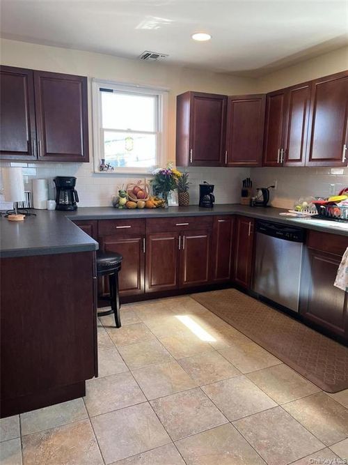 317 Bedford Ave, Bellmore, NY, 11710-3592 | Card Image