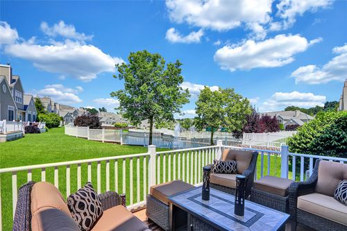 128-128 Blair Rd, East Setauket, NY, 11733-4126 | Card Image