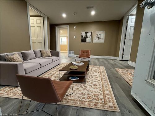 lower-160 Bruce St, Kitchener, ON, N2B1Z3 | Card Image