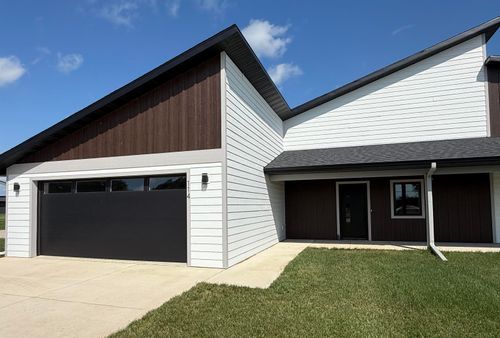 114 34th Ave W, Spencer, IA, 51301-2311 | Card Image