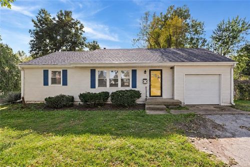 2403 Ne Shady Lane Dr, Gladstone, MO, 64118-5052 | Card Image