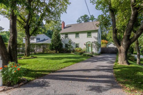 385 Main St, Setauket, NY, 11733-3830 | Card Image