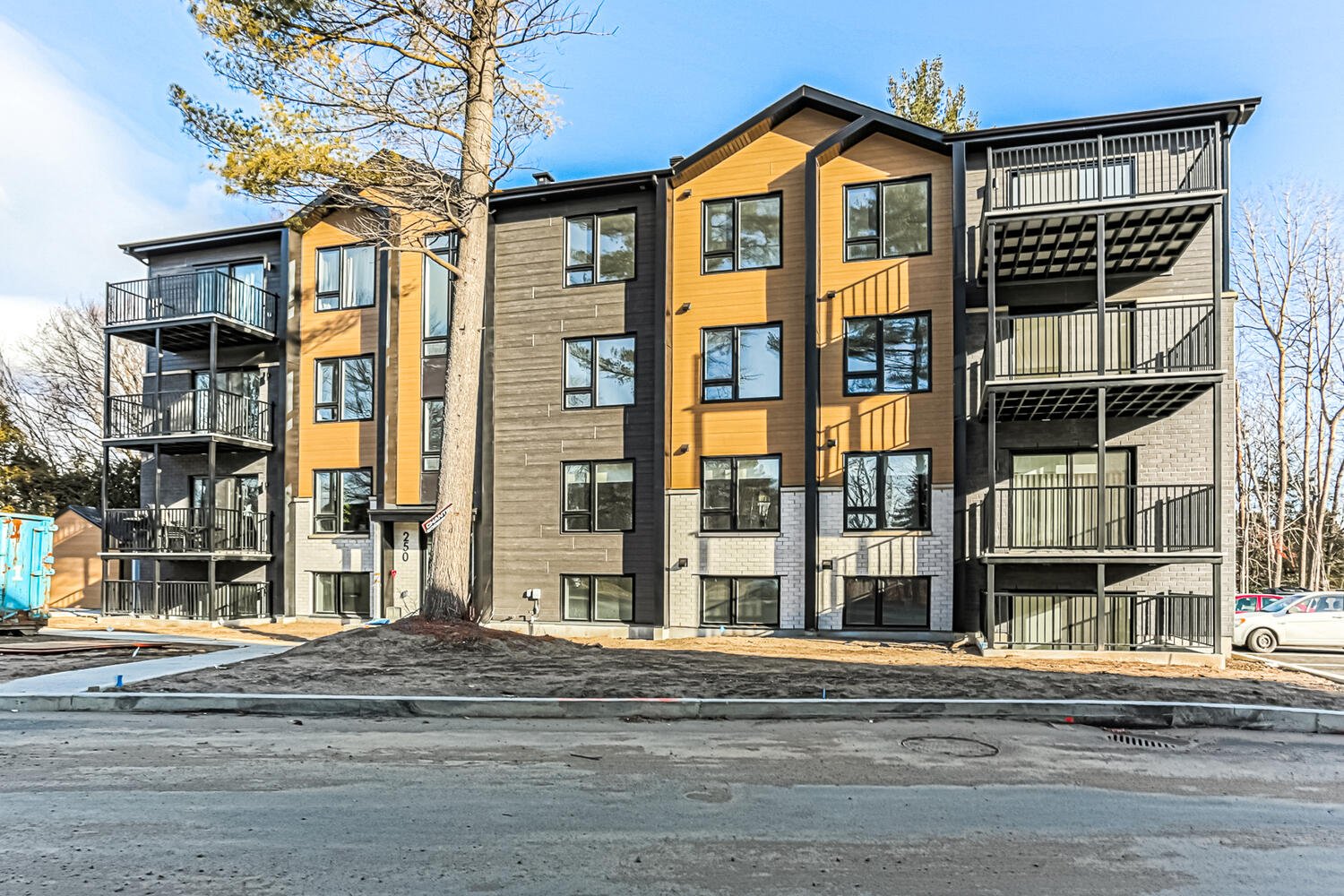 Residential Lease in Saint-Félix-de-Valois 4