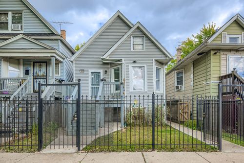 5830 W Rice St, Chicago, IL, 60651-2560 | Card Image