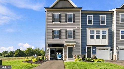 29 Scammel Dr, BUNKER HILL, WV, 25413-3230 | Card Image
