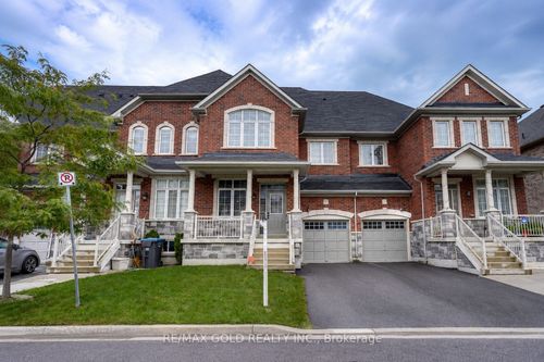 35 St Dennis Rd, Brampton, ON, L6R3W7 | Card Image