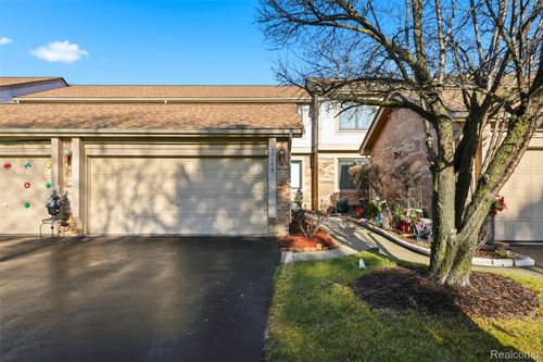 20148 Evergreen Meadows Rd, Southfield, MI, 48076-4223 | Card Image