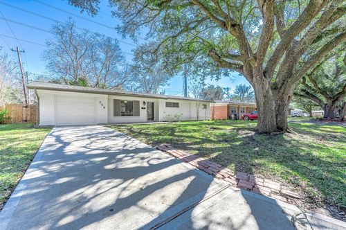 206 Crestview Dr, Hitchcock, TX, 77563-1829 | Card Image