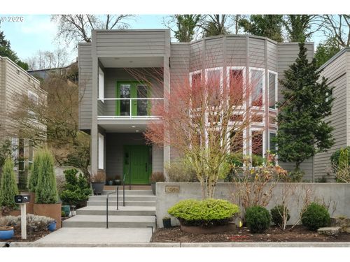 3016 Se Berkeley Pl, Portland, OR, 97202-8907 | Card Image