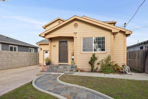 1815 102nd Ave, Oakland, CA, 94603-3311 | Card Image