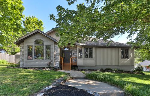639 E Mcarthur Dr, Springfield, MO, 65810-3236 | Card Image