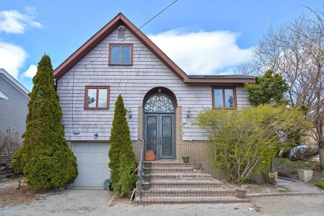 18 Bungalow Rd, House other with 5 bedrooms, 3 bathrooms and 4 parking in Gloucester MA | Image 8