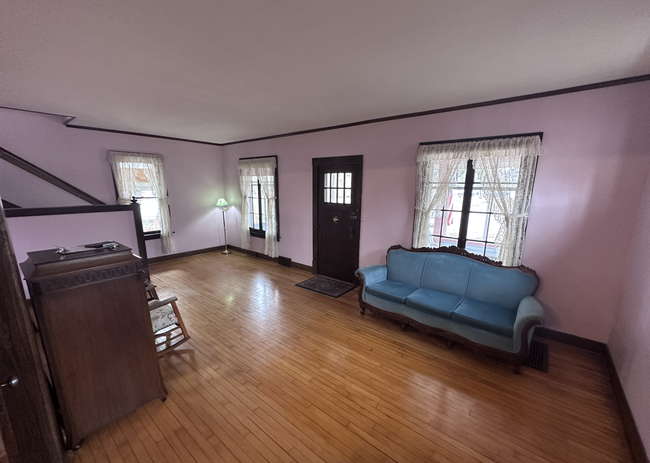 Main Floor Laundry | Image 8