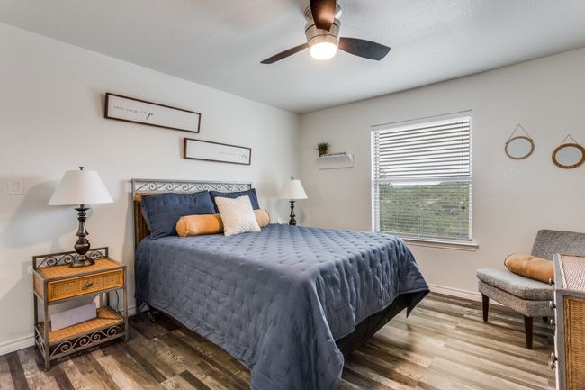 Room with a water view | Image 10