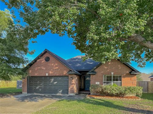 64 Tangerine Ct, Lake Jackson, TX, 77566-3252 | Card Image