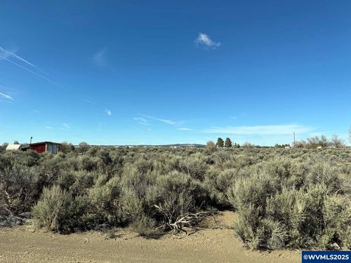 700 Hemlock Ln, Christmas Valley, OR, 97641 | Card Image