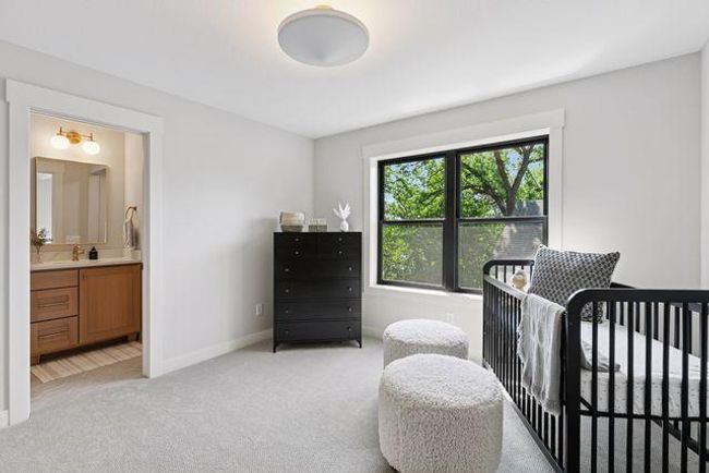Upper level bedroom suite | Image 49