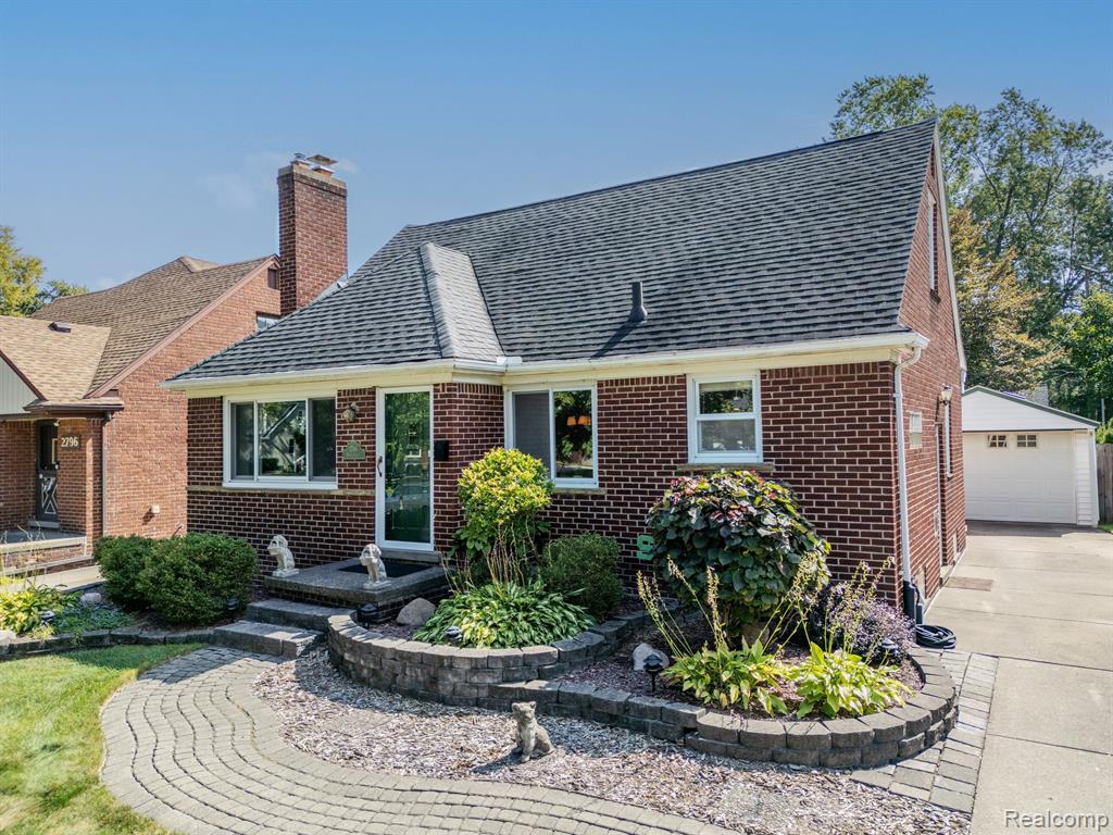 Manchester Rd, Birmingham, MI 48009