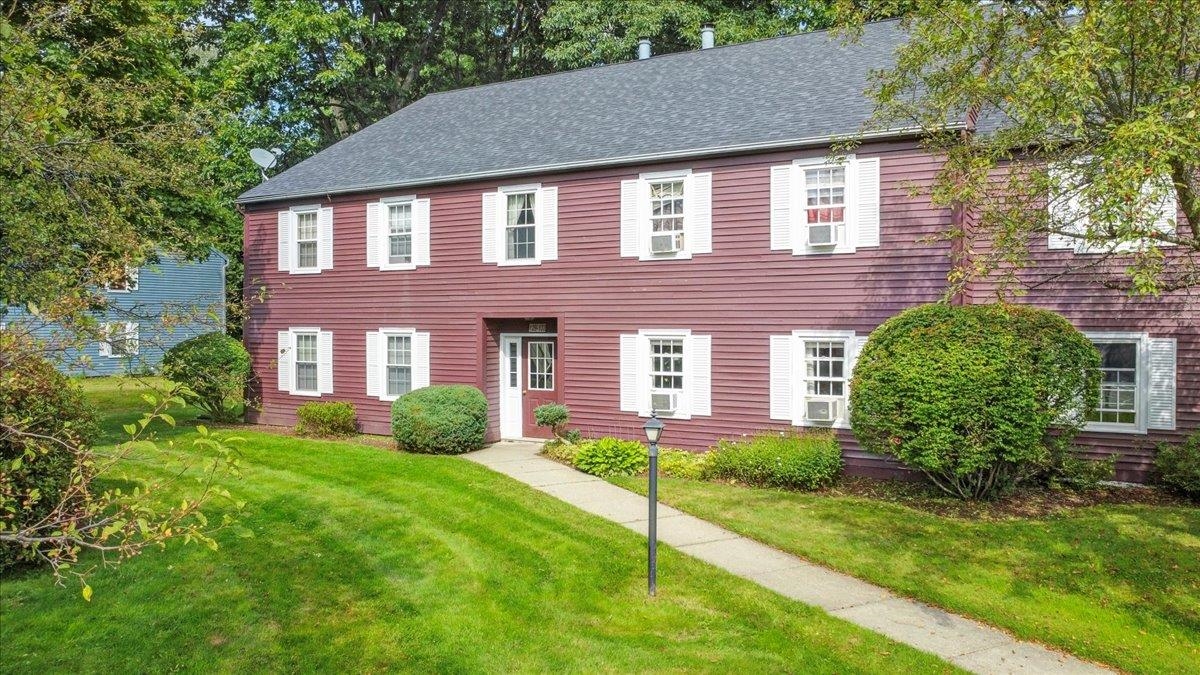 Twin Oaks Ter, South Burlington, VT 05403