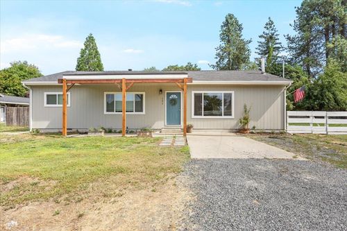 151 Laubach Ln, Grants Pass, OR, 97526-9335 | Card Image