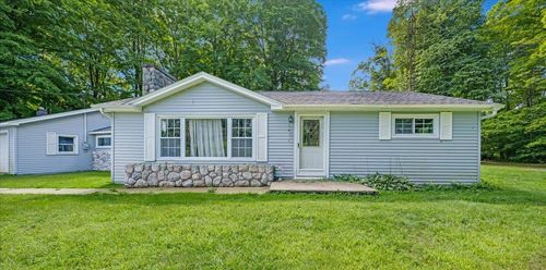 6847 Teall Rd, Hale, MI, 48739-9084 | Card Image