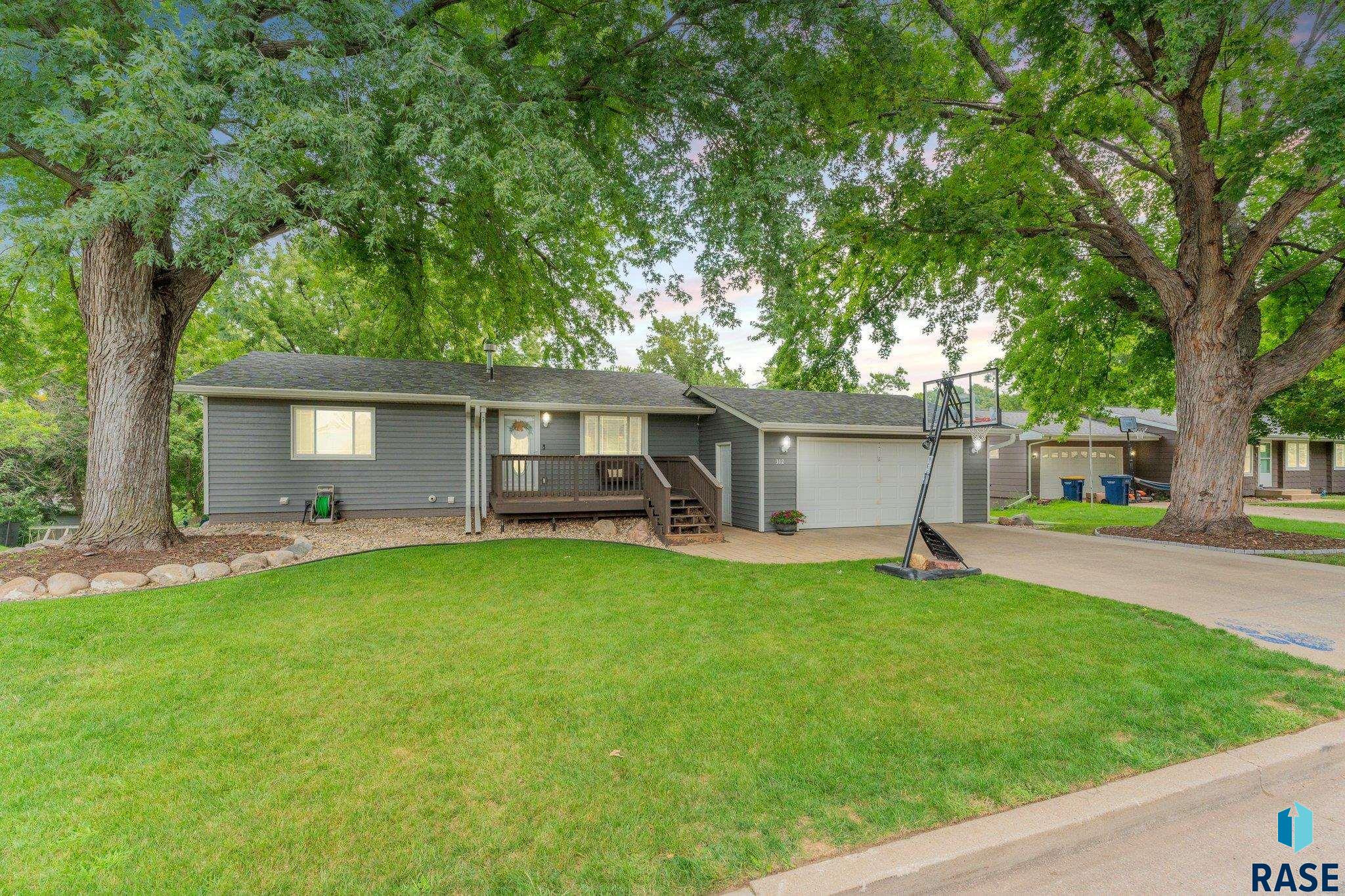 Oak Ave, Baltic, SD 57003