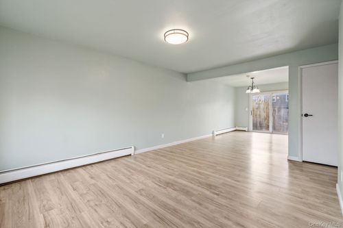 4 Palmer Ct, Maybrook, NY, 12543-1126 | Card Image