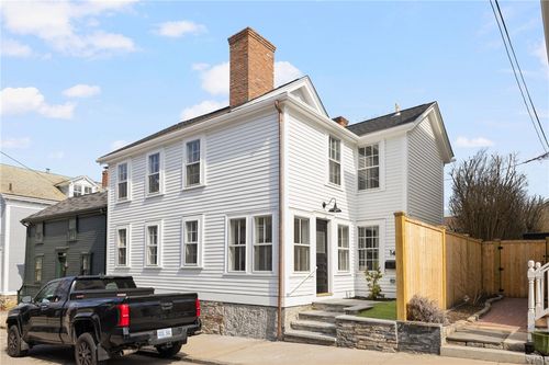 14 Sherman St, Newport, RI, 02840-2924 | Card Image